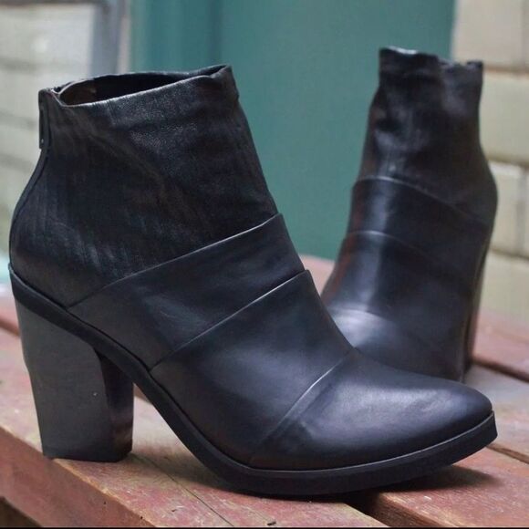 Cocolico Melina Black Leather Booties Size 9 - Picture 1 of 11